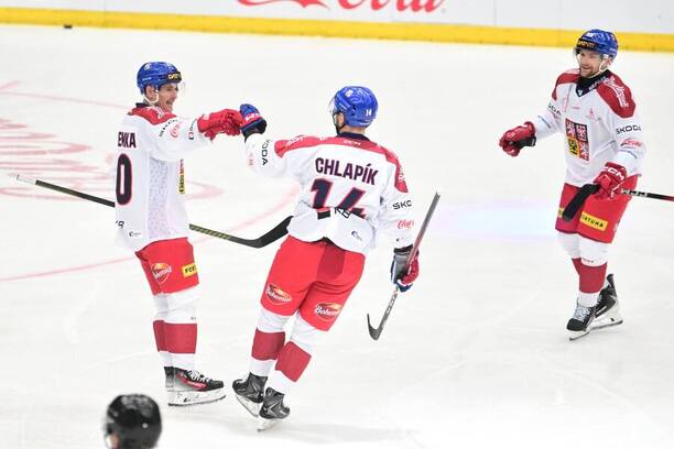 Čeští hokejisté se radují z&nbsp;gólu proti Finsku, zleva Roman Červenka, Filip Chlapík a&nbsp;Marian Adámek
