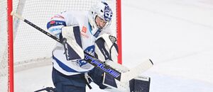 Kladenský Adam Brízgala patří k nejvytíženějším brankářům hokejové Tipsport extraligy. Zachytá si hodně i dnes od 18:00 proti Českým Budějovicím?