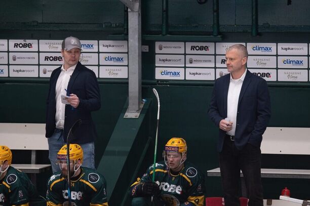 Vsetínští trenéři Ondřej Němec s&nbsp;Michalem Brošem