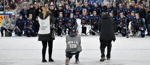 Týmová fotka klubu HC Fribourg-Gotteron, momentka ze Spengler Cupu 2025
