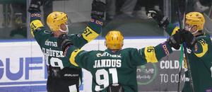 Vsetínští hráči Tomáš Jandus, Pavel Klhůfek a Vít Jonák se radují po vstřelení gólu