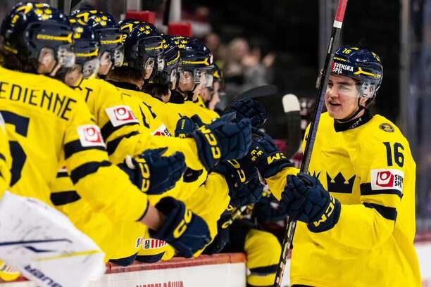 Švédský juniorský reprezentant Anton Frondell se raduje z&nbsp;gólu ve čtvrtfinále MS U20&nbsp;2026, dnes Švédsko v&nbsp;semifinále vyzve Finsko