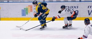 Na kotouči Lukáš Heš (Zlín), brání jej Jan Bernovský (Litoměřice)