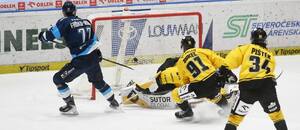 Liberecký forvard Faško-Rudáš úspěšně zakončuje, fotka ze zápasu Litvínov vs. Liberec