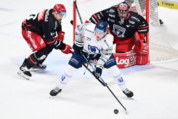 Útočník Ville Petman, obránce Martin Pláněk a&nbsp;brankář Stanislav Škorvánek během utkání Plzně s&nbsp;Hradcem Králové