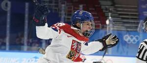 Na předchozí olympiádě Češky skončily ve čtvrtfinále. Přemožitelkám z USA vstřelila gól Michaela Pejzlová (na obrázku)