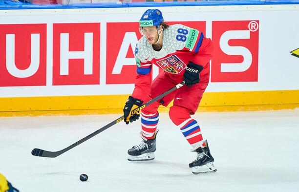 Český útočník David Pastrňák ponese českou vlajku na zahájení ZOH 2026