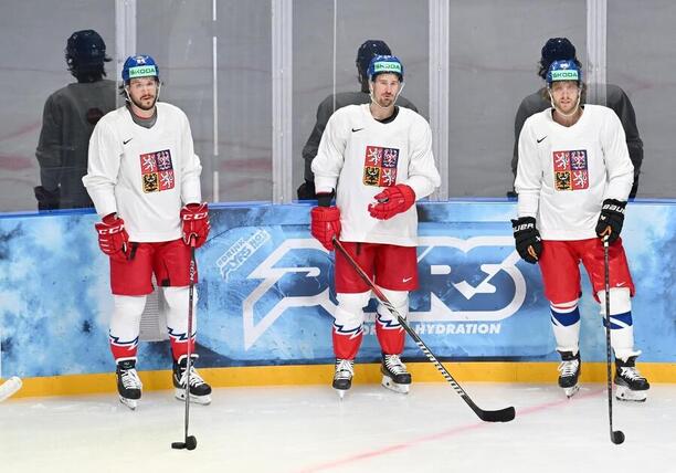 Tři osobnosti české hokejové reprezentace - zleva Tomáš Kundrátek, Roman Červenka a&nbsp;David Pastrňák.