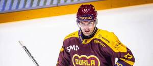 Útočník Matouš Menšík z Jihlavy v duelu Maxa ligy proti Kolínu