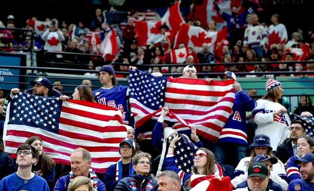 Hokejový turnaj na ZOH 2026 - fanoušci USA a&nbsp;Kanady