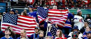 Hokejový turnaj na ZOH 2026 - fanoušci USA a Kanady