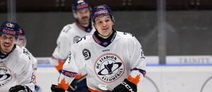 Oskar Lisler z Litoměřic se raduje z branky v utkání hokejové Maxa ligy