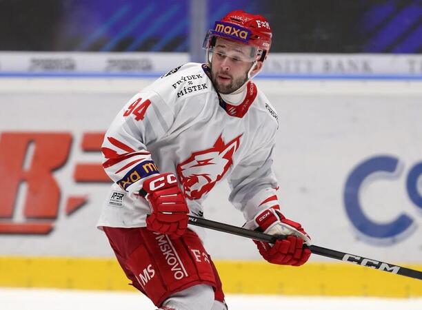 Útočník týmu HC Frýdek-Místek Vojtěch Střondala