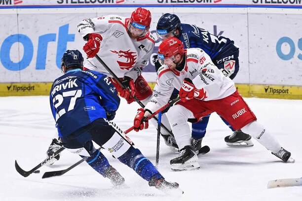 Střetnutí 37. kola TELH 2025/26: Hráči Vítkovic a&nbsp;Třince bojují o&nbsp;kotouč