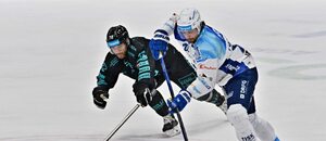 Jānis Jaks a Kristián Pospíšil v minulém vzájemném duelu Karlových Varů a Komety