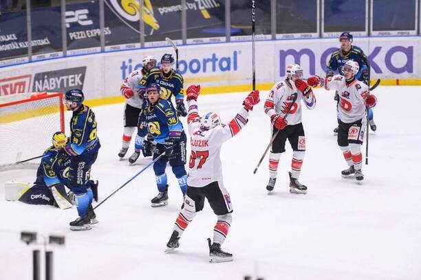 Pardubický forvard Kalužík oslavuje trefu v&nbsp;zápase proti Zlínu