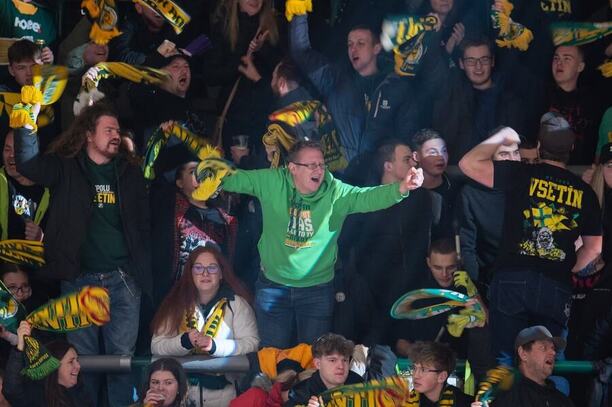 Vsetínští fanoušci oslavují gól