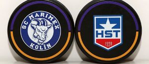 Puky se znaky hokejových klubů z Kolína a Třebíče