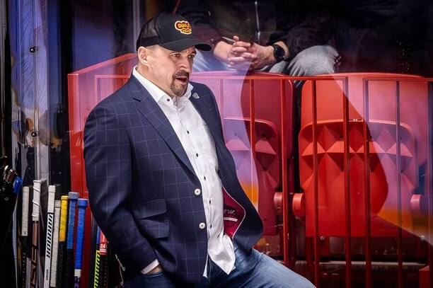 Záběr na jihlavského trenéra Viktora Ujčíka