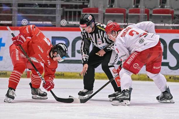 David Vitouch a&nbsp;Petr Sikora v&nbsp;úvodním zápase předkola mezi Třincem a&nbsp;Olomoucí
