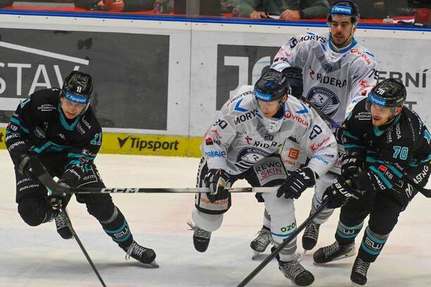 Souboj Vítkovic a&nbsp;Karlových Varů v&nbsp;předkole play-off TELH 2025/2026