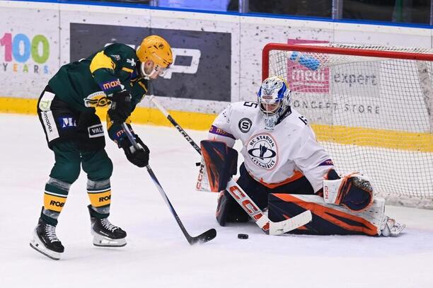 Vsetínský forvard Petr Straka při úspěšném zakončení