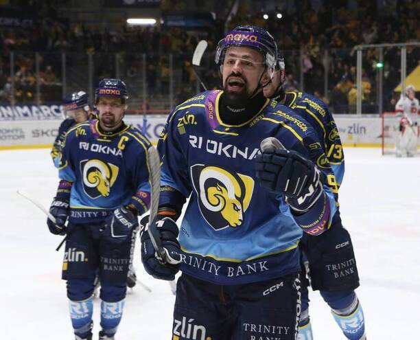 Richard Jarůšek pomohl Zlínu k&nbsp;výhře na Slavii dvěma body, třetí duel se hraje dnes od 17:30