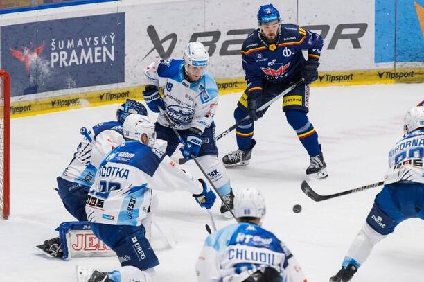 Českobudějovický útočník Róbert Lantoši před brněnskou brankou