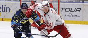 Zápas čtvrtfinálové série Maxa ligy 2025/2026 - na fotce zleva zlínský útočník Jaromír Kverka a Štěpán Havránek, obránce Slavie