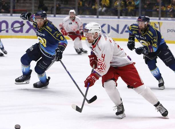 Slavia bude se Zlínem bojovat o&nbsp;postup v&nbsp;pátém zápase. Sledujte utkání živě od 15 hodin