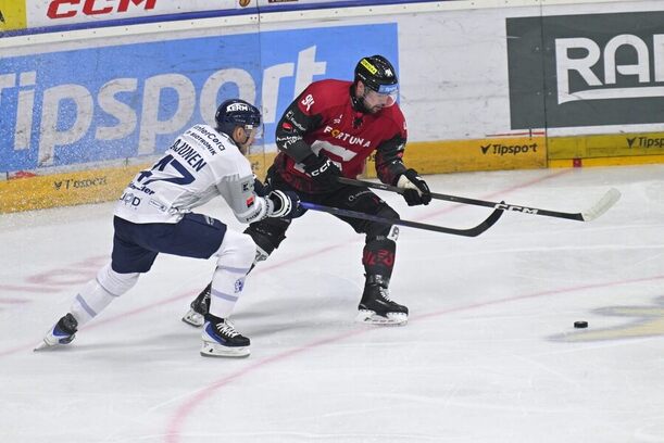 Ville Lajunen z&nbsp;Plzně a&nbsp;Devin Shore ze Sparty v&nbsp;posledním vzájemném zápase