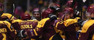 Hokejisté Jihlavy se radují po vyhraném zápase