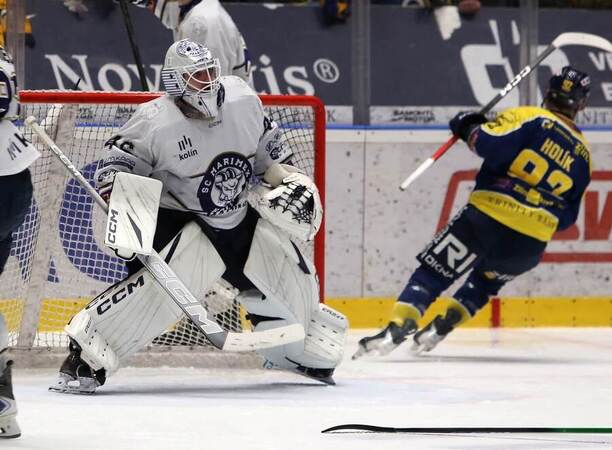 Jakub Soukup (Kolín) ve 3.&nbsp;semifinále držel čisté konto do 64. minuty, překonal ho Petr Holík (Zlín). Dnes semifinále pokračuje 4.&nbsp;zápasy.
