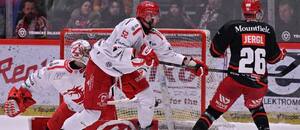 Marek Mazanec, Martin Marinčin, Aleš Jergl ve čtvrtfinále mezi Třincem a Hradcem Králové