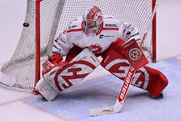 Brankář Marek Mazanec dovedl Třinec v&nbsp;sérii proti Hradci Králové k&nbsp;postupovým mečbolům. Dnes čtvrtfinále play off ELH 2026 pokračuje 5.&nbsp;zápasem.