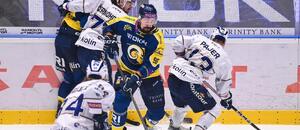 Nejlepší zlínský střelec Richard Jarůšek mezi kolínskými hráči