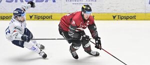 Matyáš Filip a Filip Chlapík v pátém čtvrtfinále play off Tipsport extraligy 2026. Sparta Praha a Plzeň dnes hrají šestý zápas.