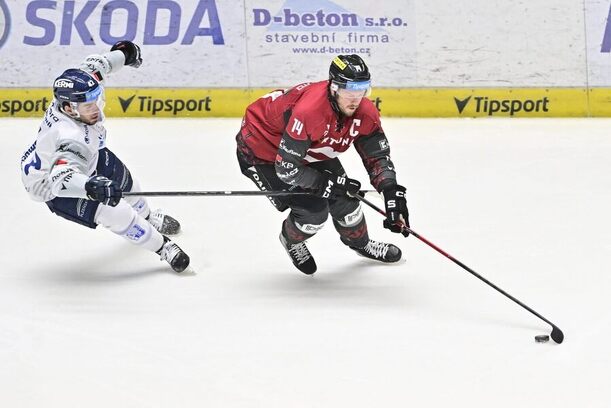 Matyáš Filip a&nbsp;Filip Chlapík v&nbsp;pátém čtvrtfinále play off Tipsport extraligy 2026. Sparta Praha a&nbsp;Plzeň dnes hrají šestý zápas.