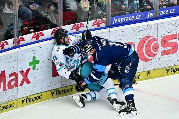 Adam Musil hituje Víta Jiskru