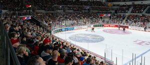 MS v ledním hokeji 2027 v Německu hostí Düsseldorf a Mannheim. Na snímku PSD Bank Dome během přípravného zápasu Německo vs. USA 