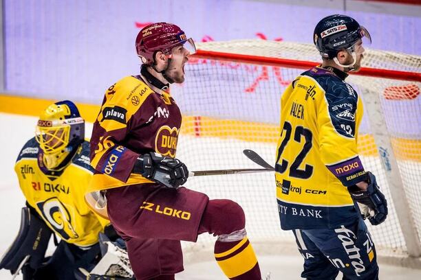 Marcel Štefančík slaví gól v&nbsp;1. finále Maxa ligy 2026. Dnes Dukla Jihlava a&nbsp;Berani Zlín hrají odvetu.