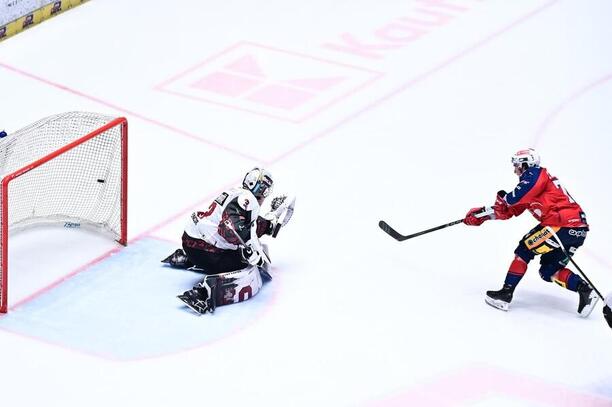 Gólová momentka z&nbsp;prvního semifinále Pardubice vs. Sparta