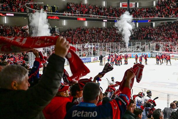 Fanoušci v&nbsp;Enteria areně, kde proběhne i&nbsp;7. semifinále play off ELH 2026 HC Dynamo Pardubice vs. HC Sparta Praha.