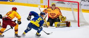 Zlínský Václav Veber před jihlavským brankářem Beranem