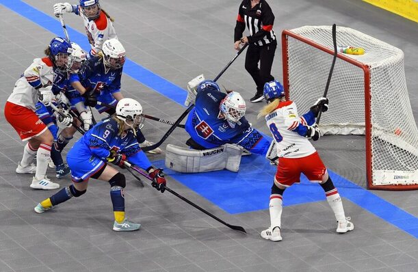 Mistrovství světa v hokejbalu: zápas české hokejbalové reprezentace žen proti Slovenkám