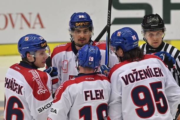 Čeští reprezentanti se domlouvají na taktice