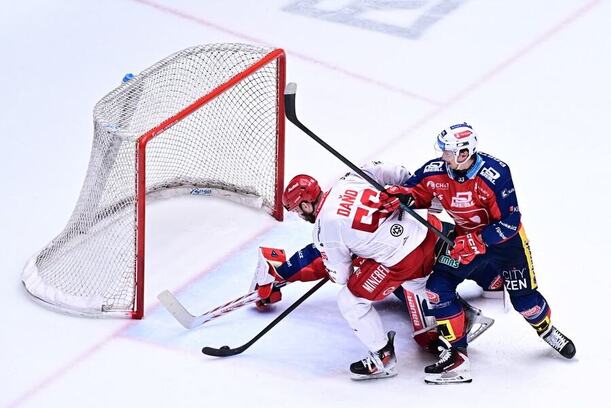 HC Oceláři Třinec a&nbsp;HC Dynamo Pardubice dnes hrají 4.&nbsp;finále play off extraligy ledního hokeje 2026. Zde Marko Daňo ve 3.&nbsp;zápase.