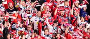 Fanoušci během finále play off extraligy ledního hokeje 2026 v Enteria Areně. Právě zde proběhne 5. zápas Pardubice vs. Třinec.