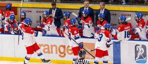 Hráči českého týmu U18 oslavují branku v zápase proti USA