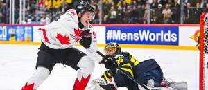 Macklin Celebrini dává gól za Kanadu na MS v ledním hokeji, jaké jsou další posily pro hokejové MS 2026?
